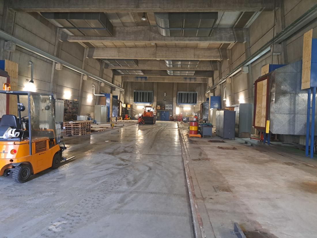 Spacious, empty industrial hall after removal of large generator units.